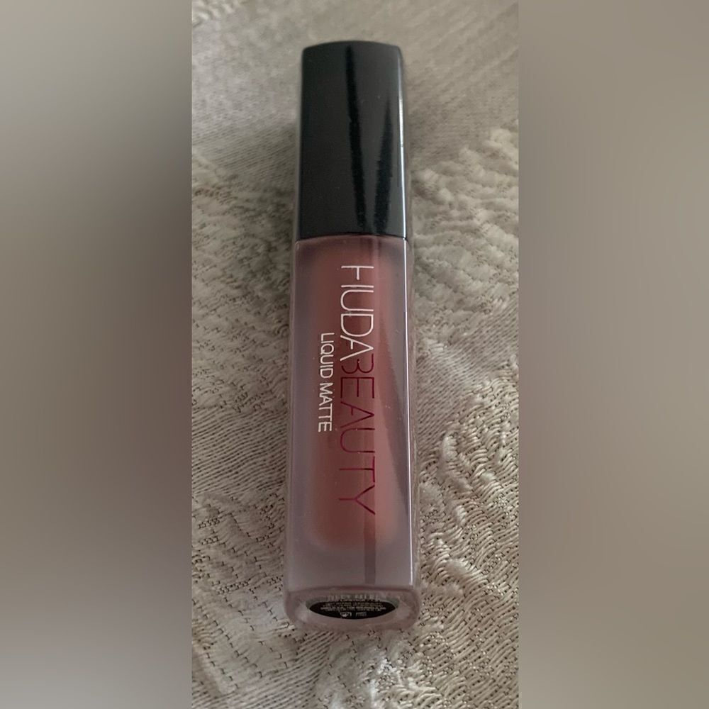 HUDA BEAUTY Liquid Matte Ultra-Comfort Transfer-Proof Lipstick Sweet Talker Mini